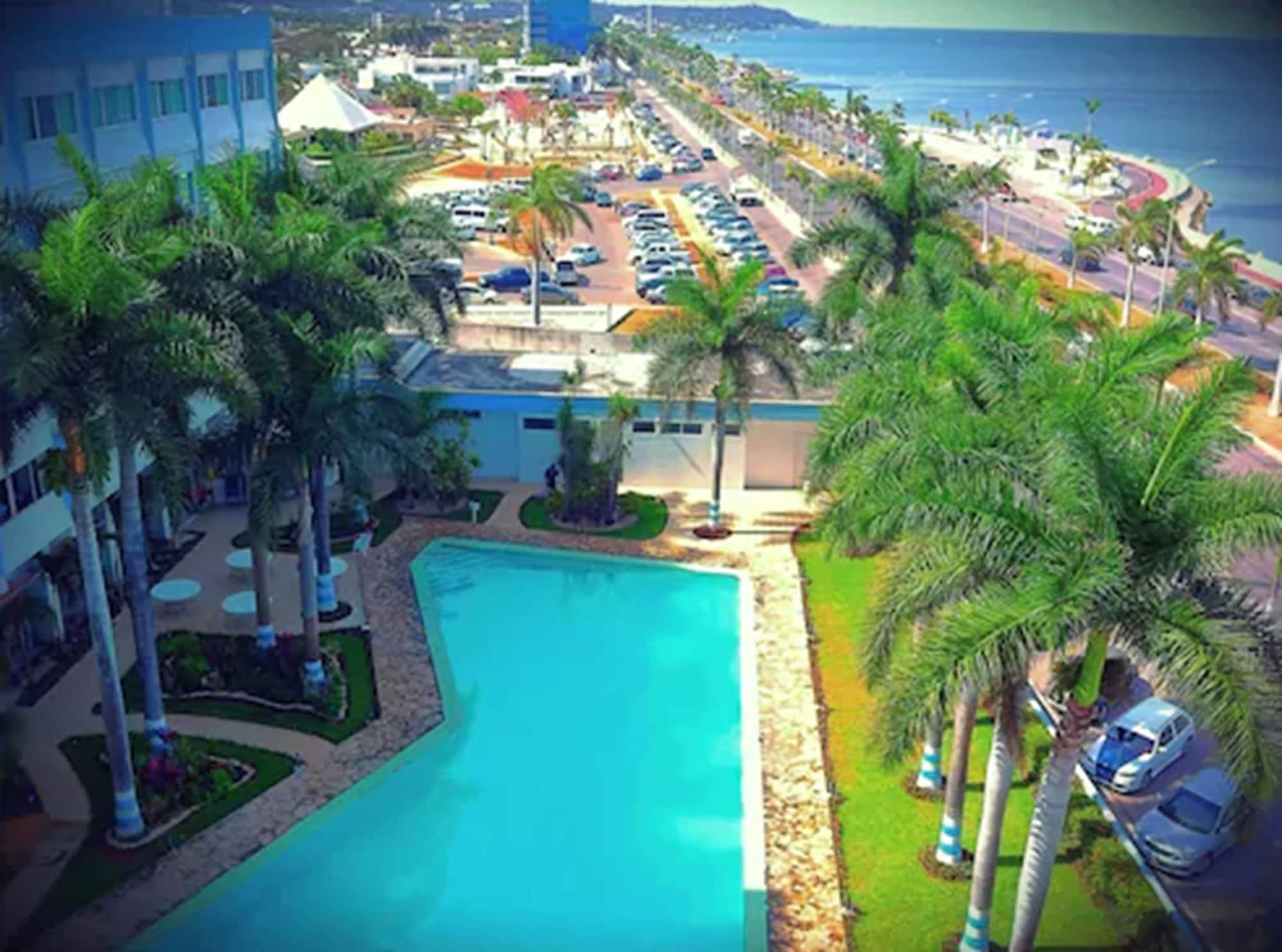 Hotel Baluartes Campeche Bagian luar foto