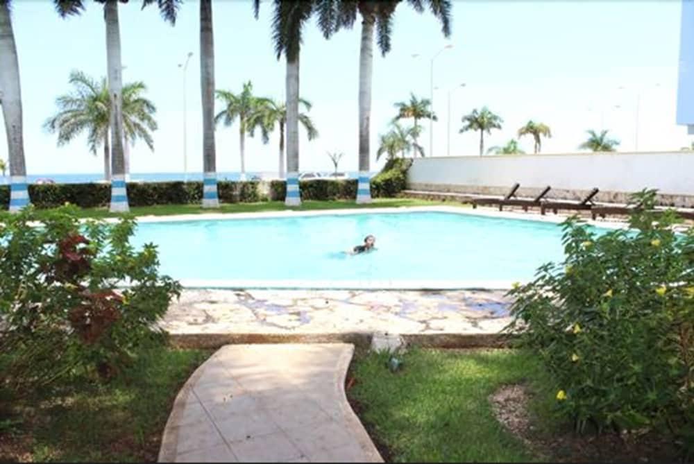 Hotel Baluartes Campeche Bagian luar foto