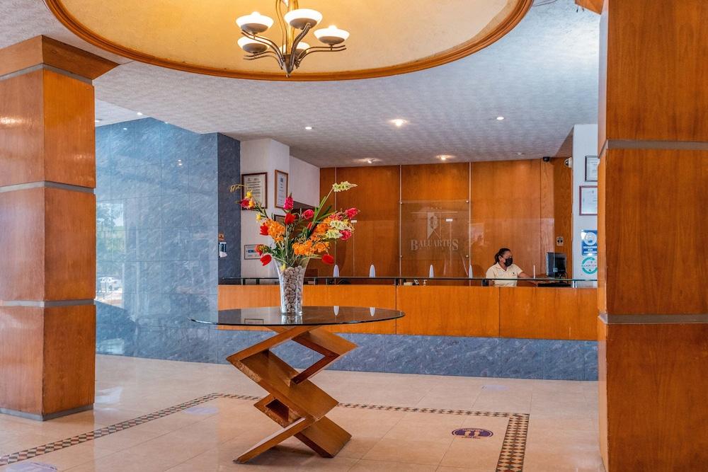Hotel Baluartes Campeche Bagian luar foto
