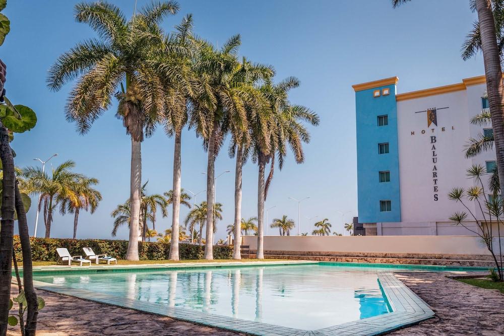 Hotel Baluartes Campeche Bagian luar foto