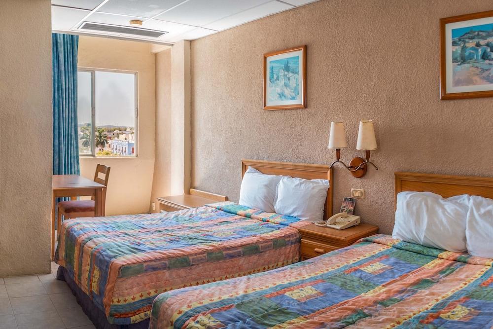Hotel Baluartes Campeche Bagian luar foto
