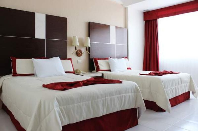 Hotel Baluartes Campeche Bagian luar foto