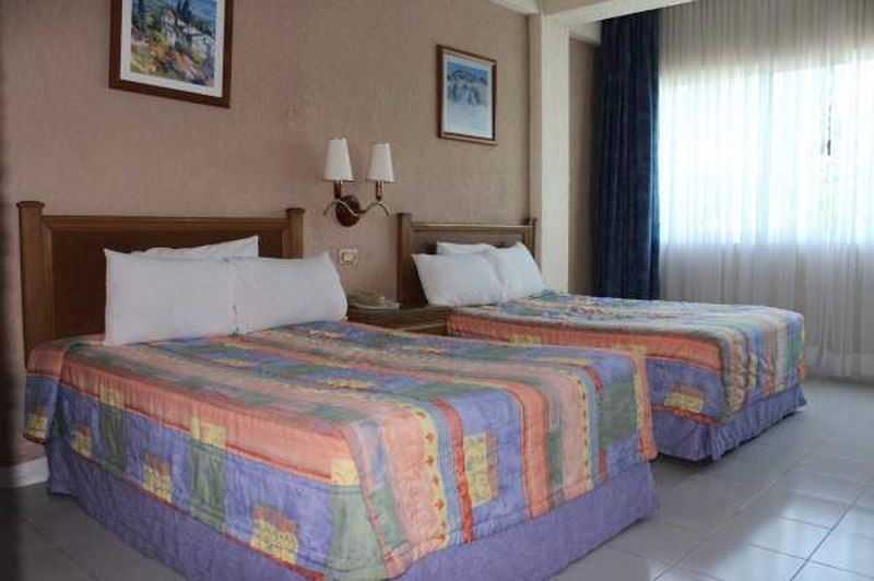 Hotel Baluartes Campeche Bagian luar foto