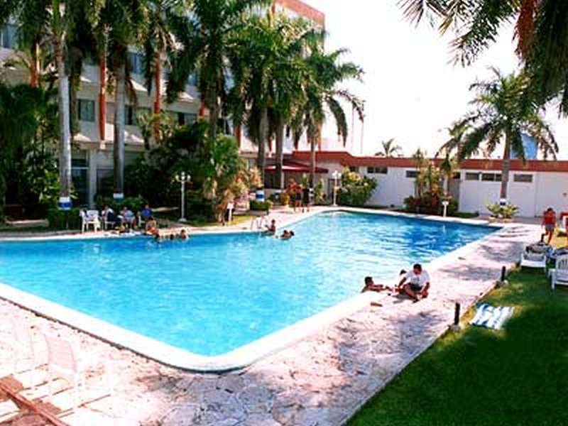 Hotel Baluartes Campeche Bagian luar foto