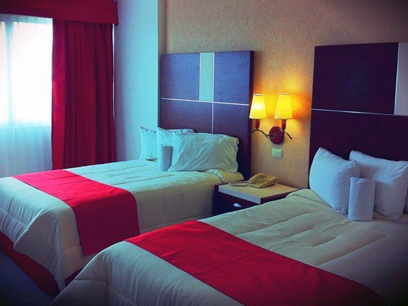 Hotel Baluartes Campeche Bagian luar foto