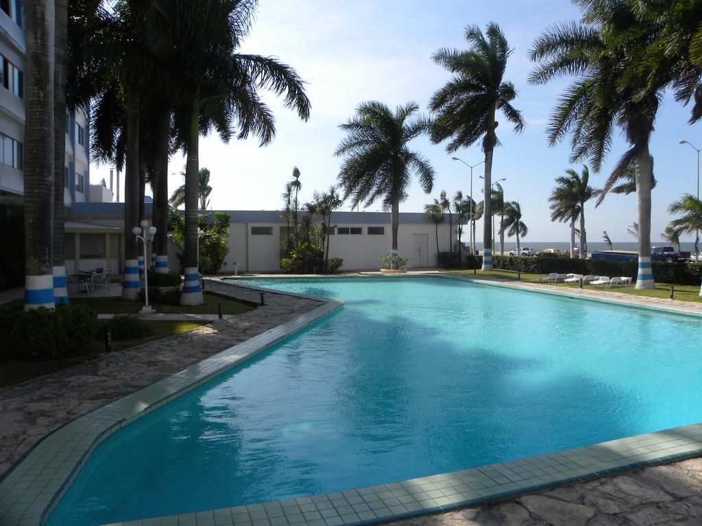 Hotel Baluartes Campeche Bagian luar foto