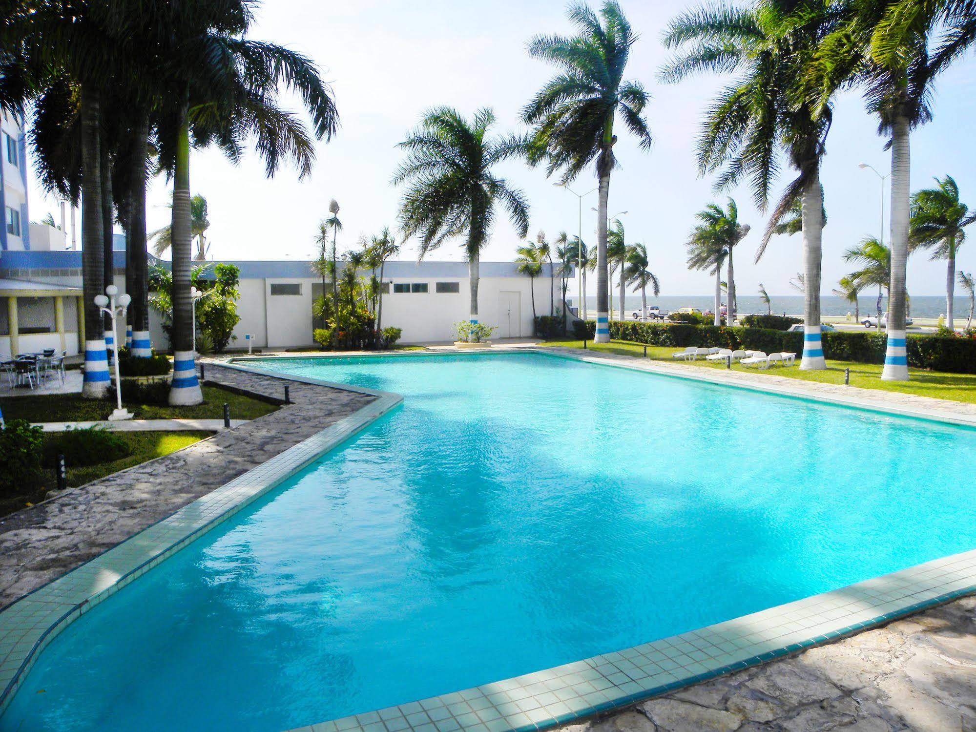 Hotel Baluartes Campeche Bagian luar foto