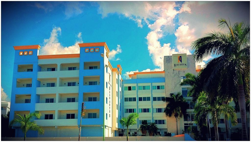 Hotel Baluartes Campeche Bagian luar foto