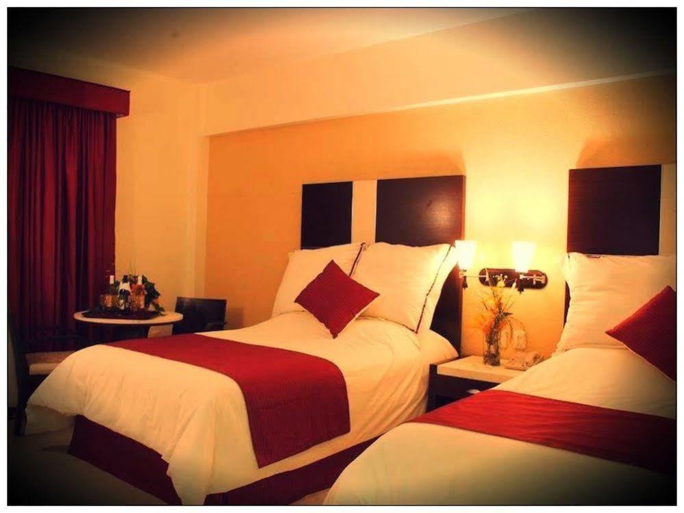 Hotel Baluartes Campeche Bagian luar foto